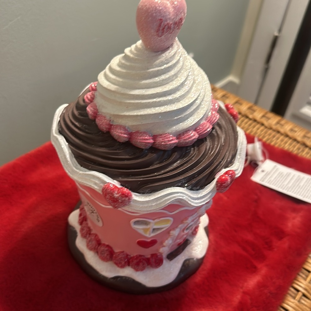 Valentine’s Day inspired gingerbread house that lights up